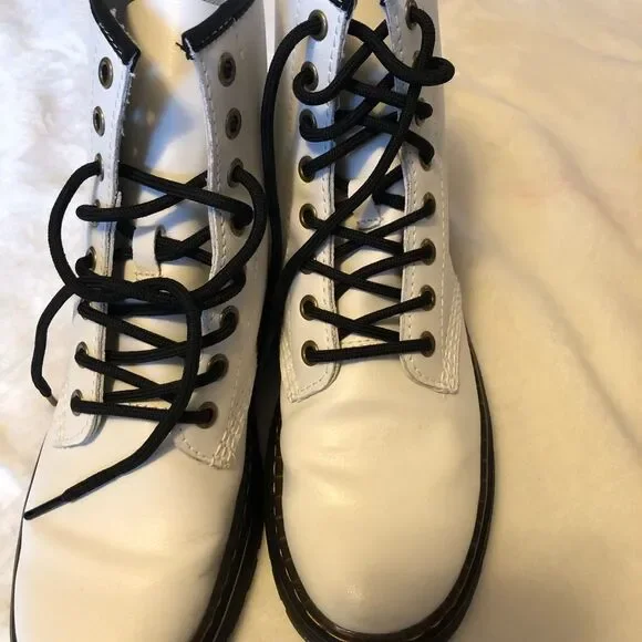 New Dr. Martens 1460 Bex Lug Sole Boots (Women), size women 7, lace up leather - Picture 8 of 16